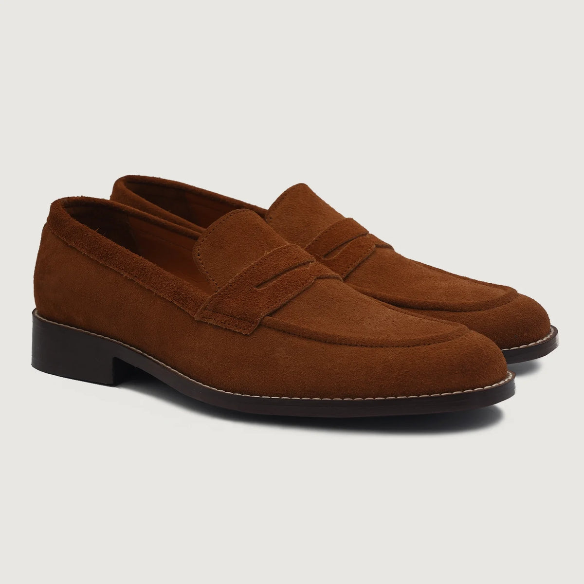 Baxton بني Suede أحذية لوفر جلدية بدون كعب رجالي For Men in Brown Goatskin Suede - عرض جانبي | شراء أونلاين عبر المتجر الرسمي