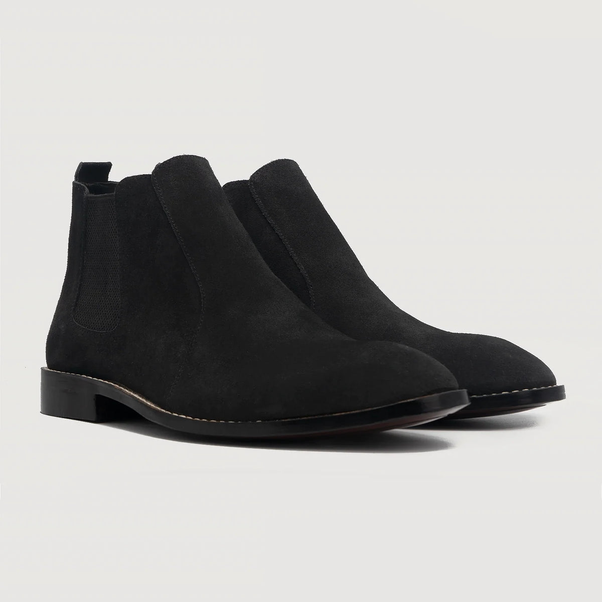 Clarkson Chelsea أسود Suede أحذية بوت جلدية رجالي For Men in Black Goatskin Suede - عرض جانبي | شراء أونلاين عبر المتجر الرسمي