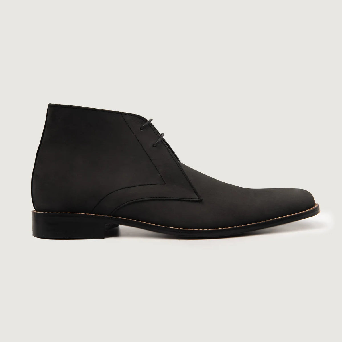 Black Full-Grain leather Boots - بناء غوديير ويلت المتين وتفاصيل مقدمة الحذاء