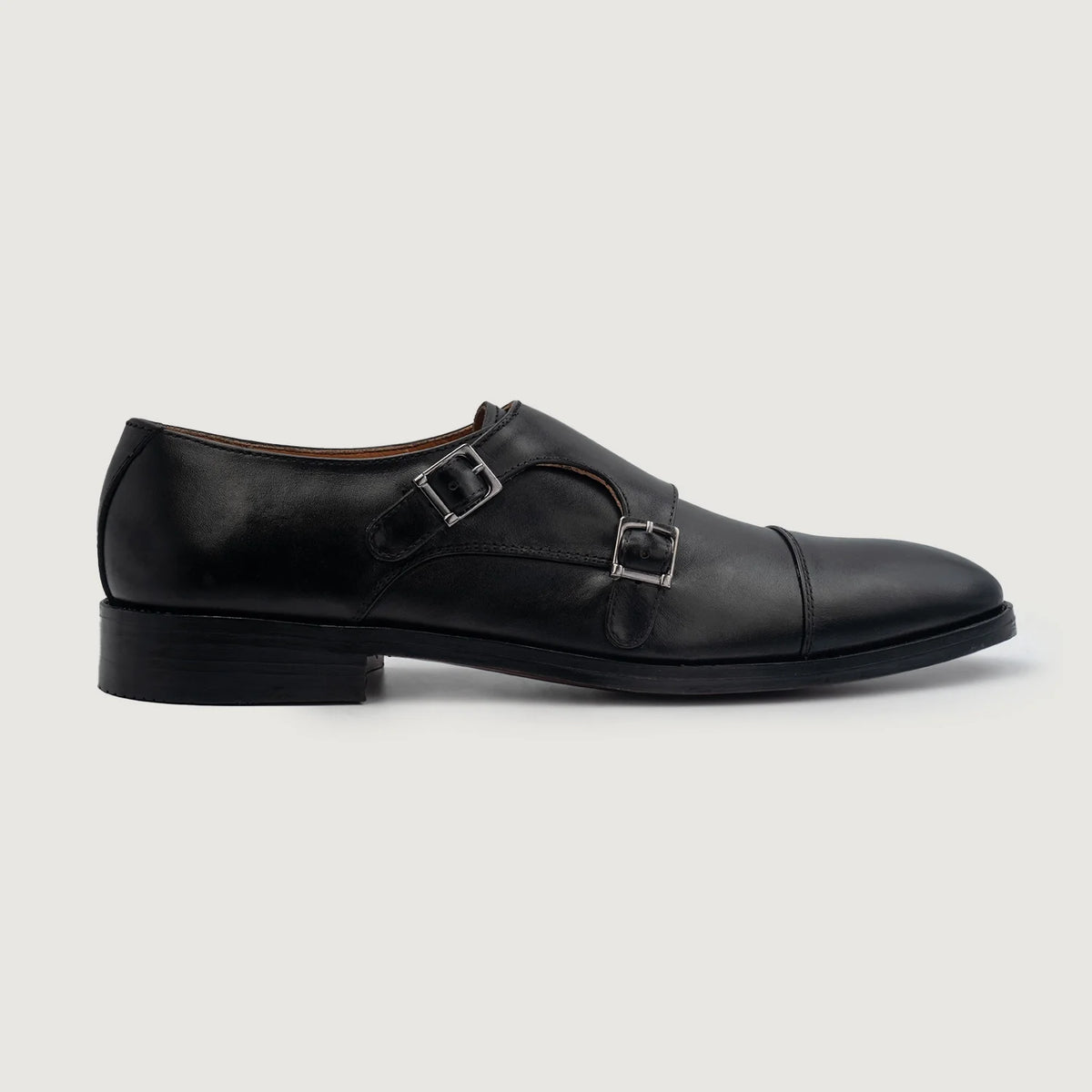 Black Full-Grain leather Shoes - بناء غوديير ويلت المتين وتفاصيل مقدمة الحذاء