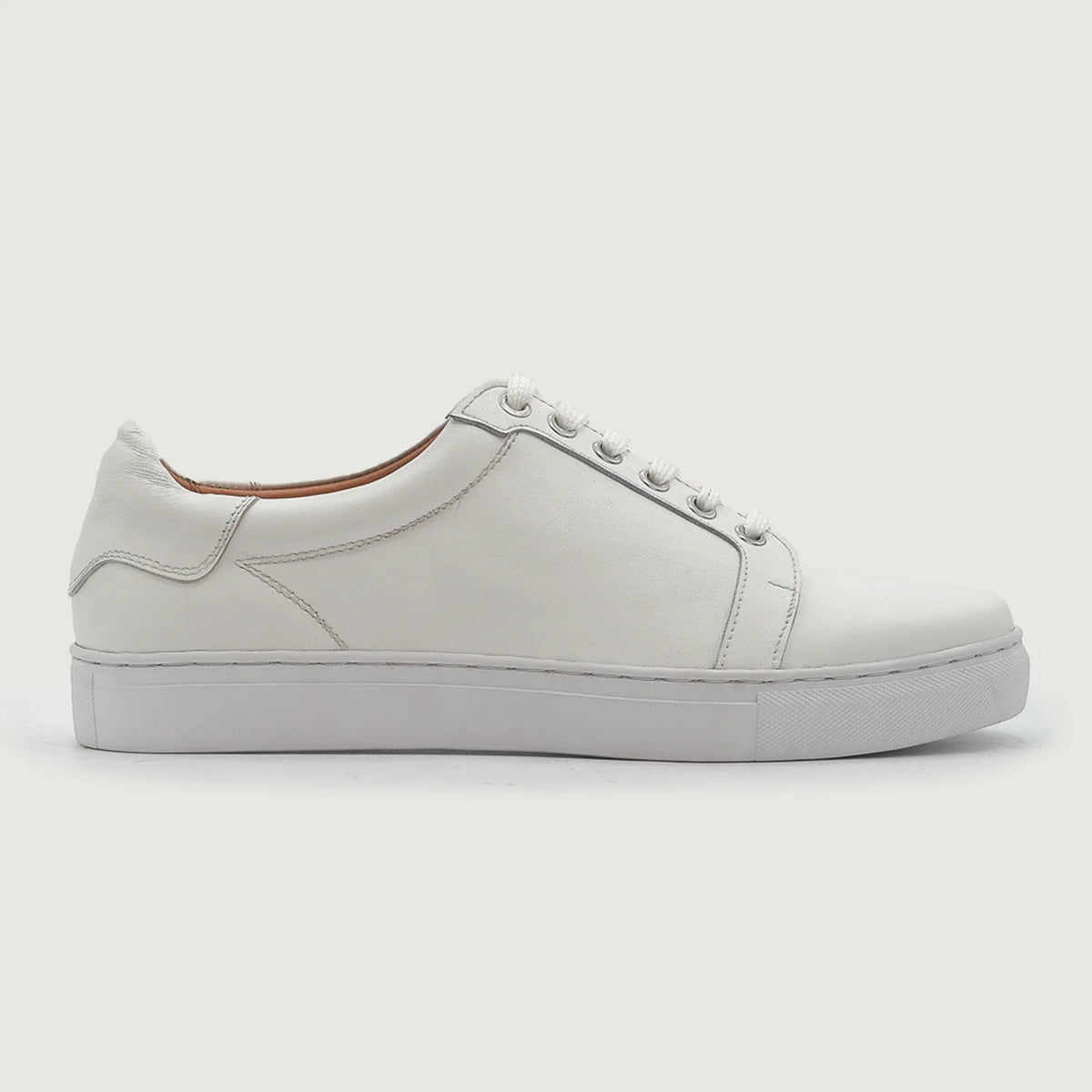 Tan Full-Grain leather Sneakers - بناء غوديير ويلت المتين وتفاصيل مقدمة الحذاء