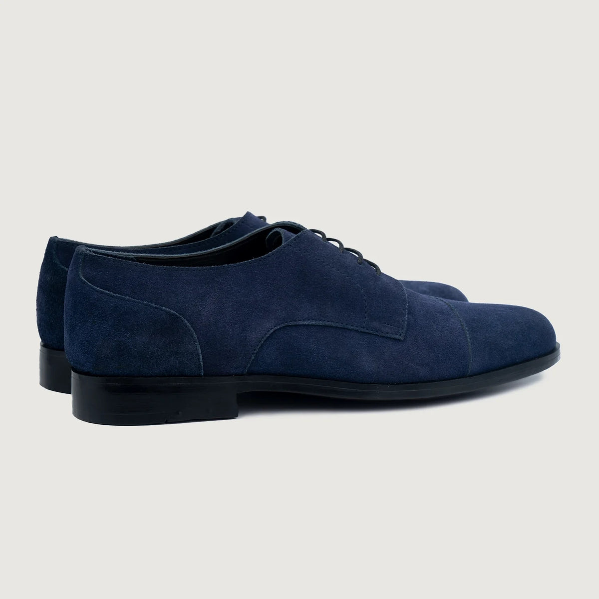 High-Traction Rubber Outsole & Lug Tread Pattern on Attorney Derby Midnight أزرق Suede أحذية جلدية كلاسيكية رجالي For Men