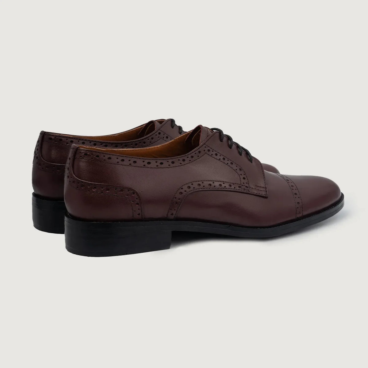 High-Traction Rubber Outsole & Lug Tread Pattern on Dirk Brogues Derby عنابي أحذية جلدية كلاسيكية رجالي For Men