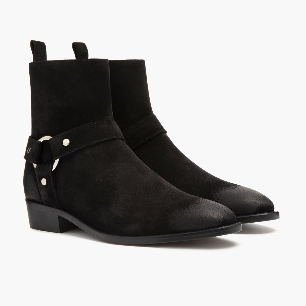 Harness أسود Suede أحذية بوت جلدية رجالي in Black Goatskin Suede - عرض جانبي | شراء أونلاين عبر المتجر الرسمي