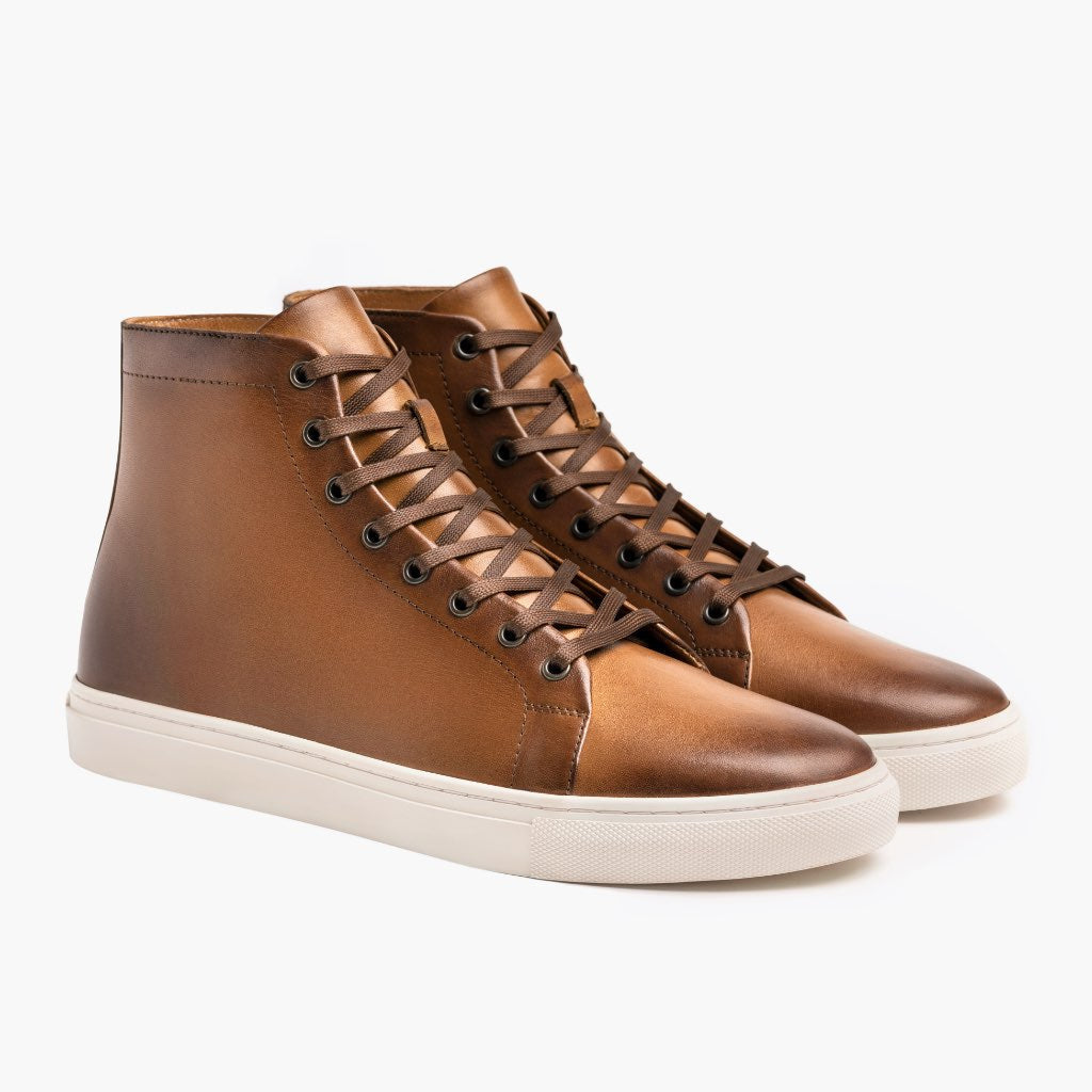 Premier High Top Toffee سنيكرز جلدي كاجوال رجالي For Men in Classic Full-Grain Leather - عرض جانبي | شراء أونلاين عبر المتجر الرسمي
