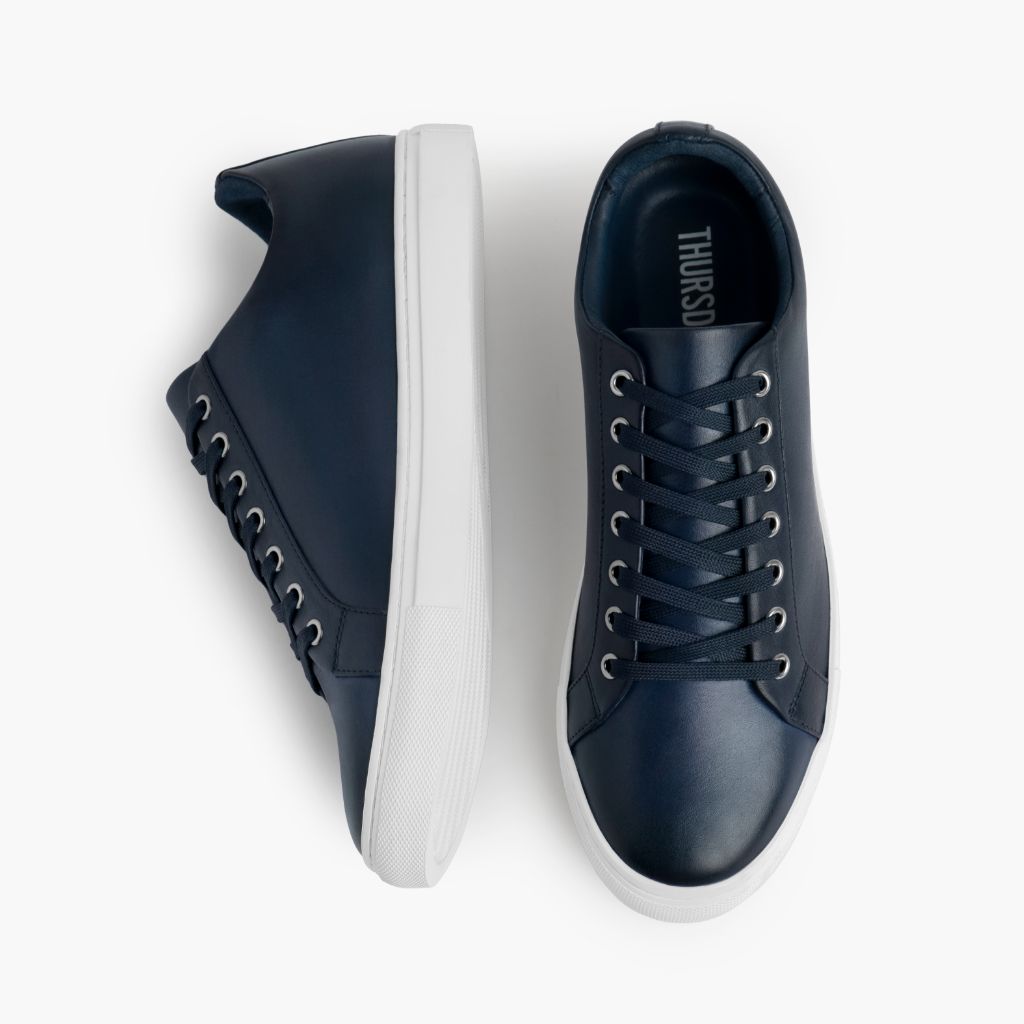 Premier Low Top Deep أزرق سنيكرز جلدي كاجوال رجالي For Men - دعامة الكعب المقواة وتفاصيل الخياطة المزدوجة الدقيقة
