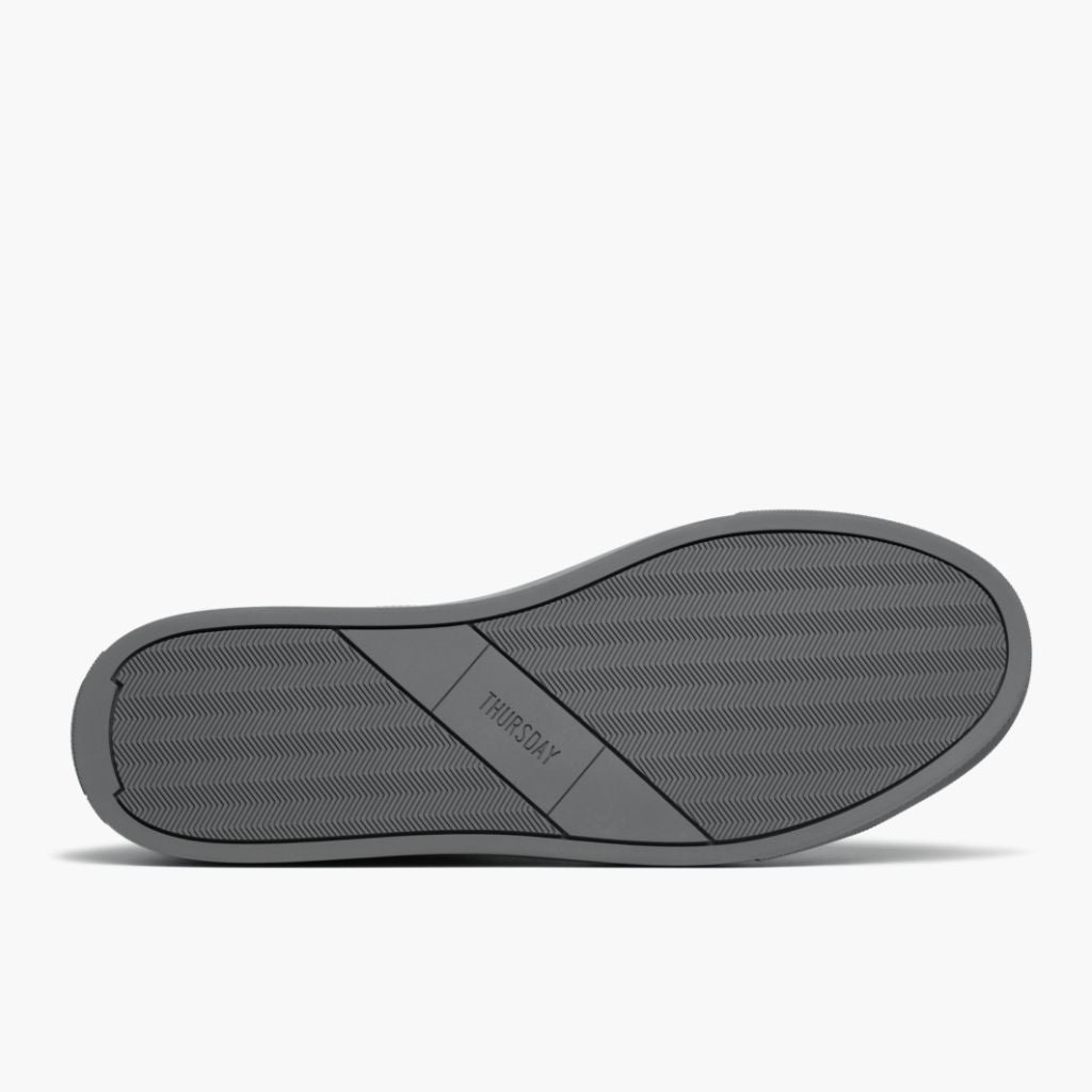High-Traction Rubber Outsole & Lug Tread Pattern on Encore Steel Grey سنيكرز جلدي كاجوال رجالي