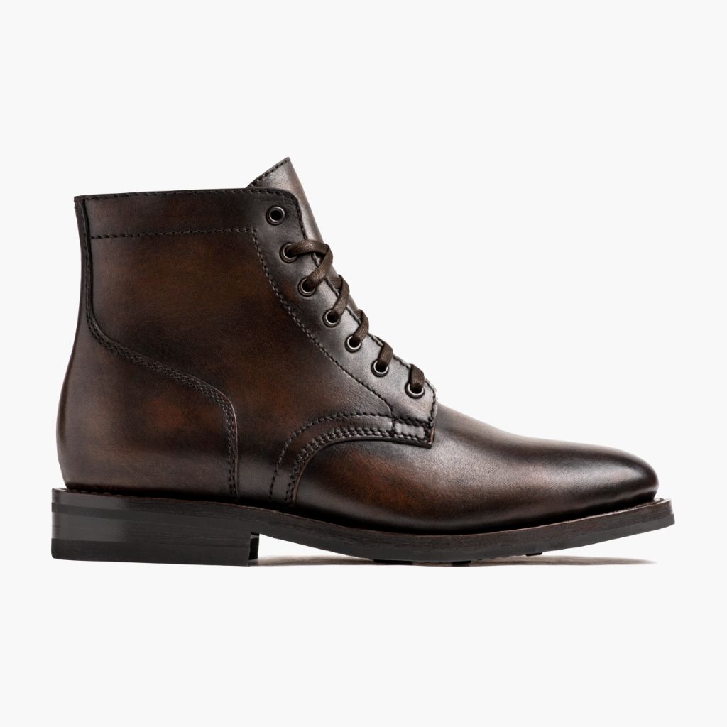 Black Full-Grain leather Boots - بناء غوديير ويلت المتين وتفاصيل مقدمة الحذاء