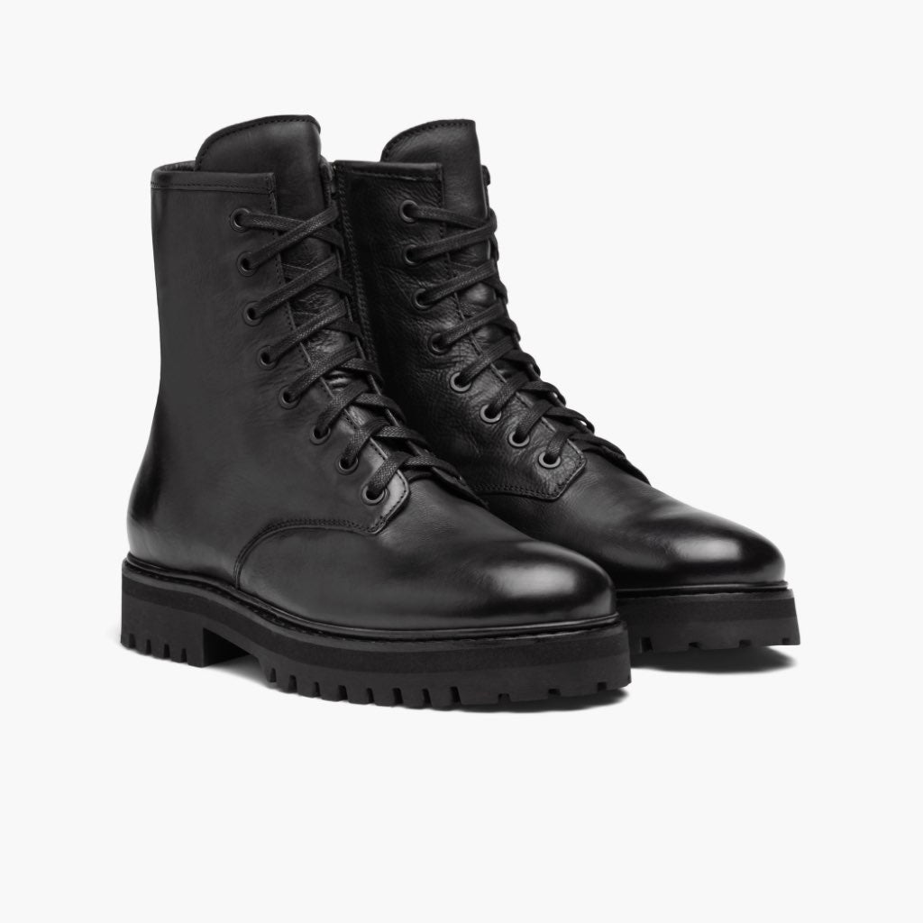 Black Full-Grain leather Boots - بناء غوديير ويلت المتين وتفاصيل مقدمة الحذاء