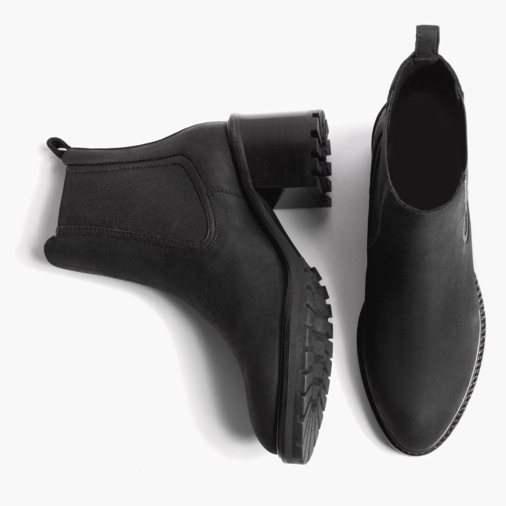 High-Traction Rubber Outsole & Lug Tread Pattern on Knockout أسود Matte أحذية بوت جلدية نسائي