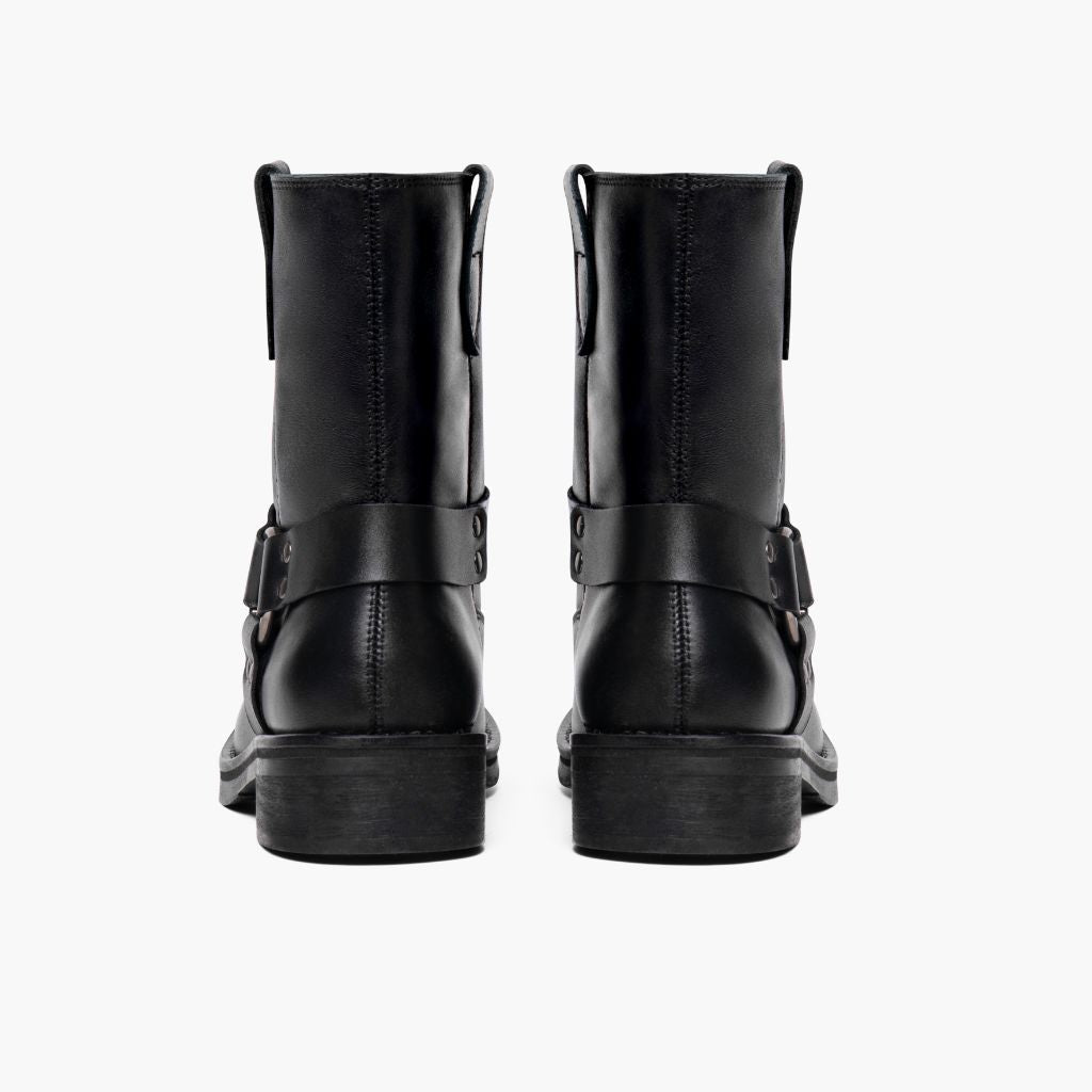 High-Traction Rubber Outsole & Lug Tread Pattern on Outlaw أسود أحذية بوت جلدية نسائي