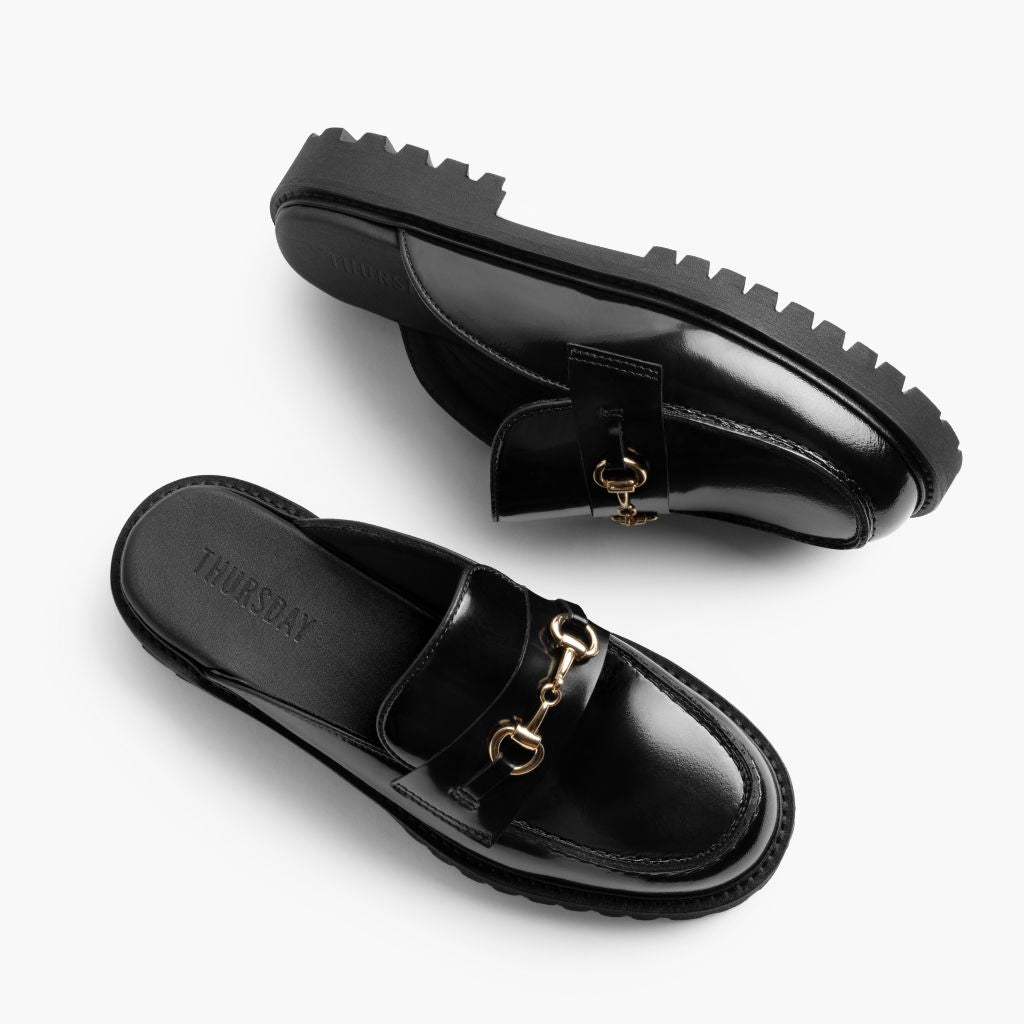 High-Traction Rubber Outsole & Lug Tread Pattern on Penny Mule أسود & Gold أحذية لوفر جلدية بدون كعب نسائي