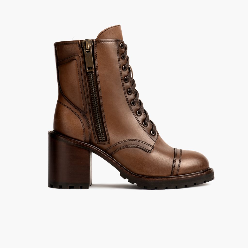 Rebel Amber Wheat أحذية بوت جلدية نسائي in Classic Full-Grain Leather - عرض جانبي | شراء أونلاين عبر المتجر الرسمي
