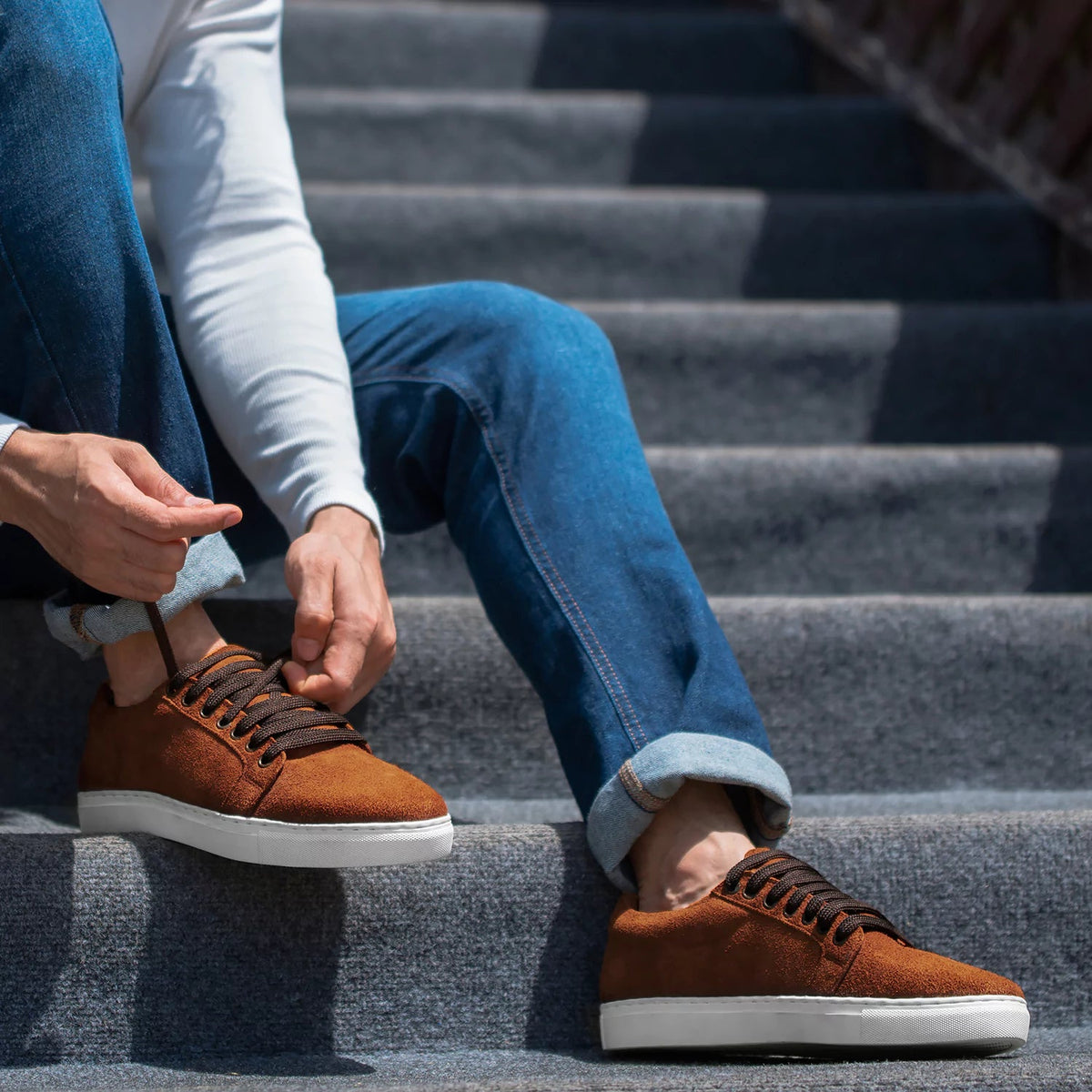 High-Traction Rubber Outsole & Lug Tread Pattern on Murphy Low Top بني Suede سنيكرز جلدي كاجوال رجالي