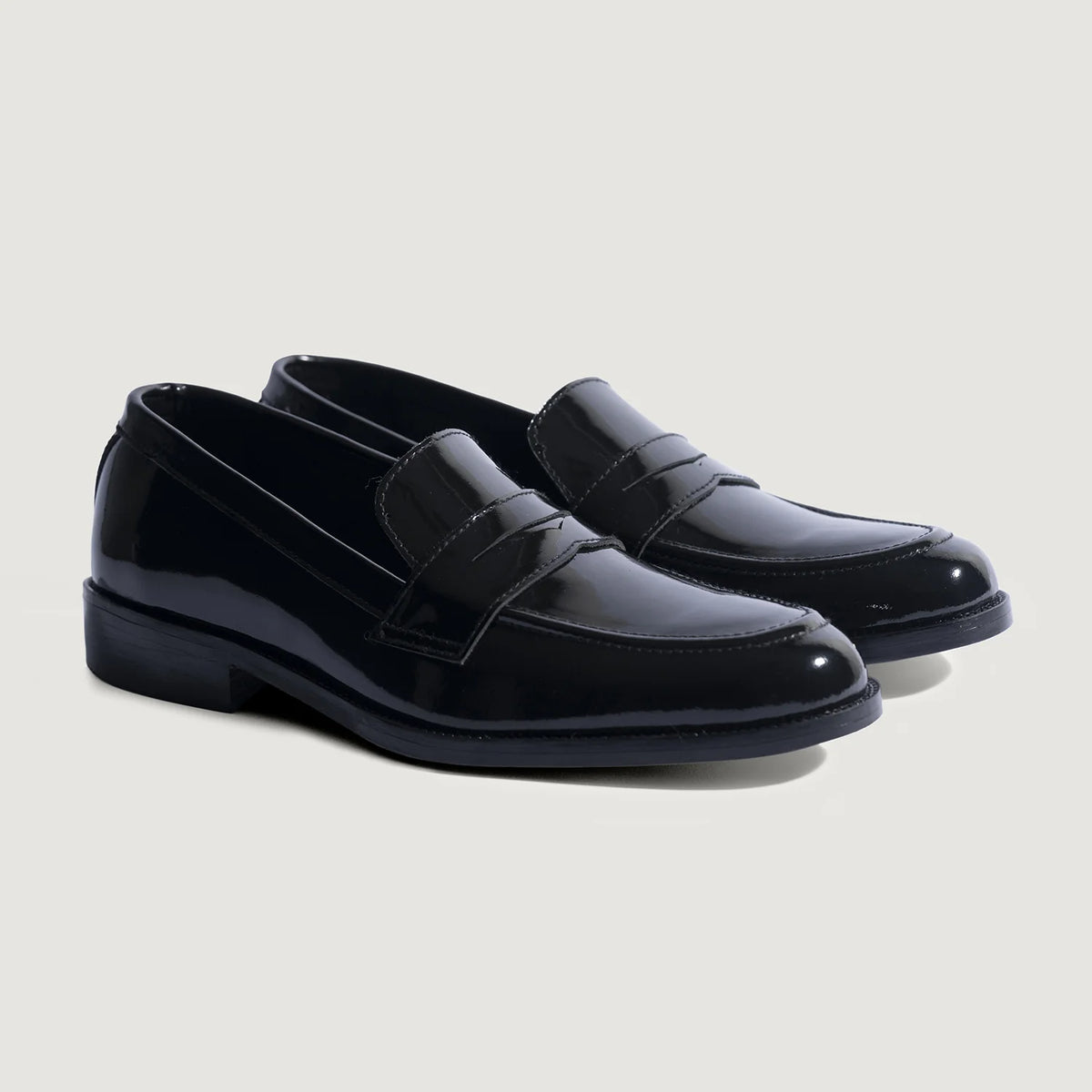 Baxton أسود Patent أحذية لوفر جلدية بدون كعب رجالي For Men in Patent Black Full-Grain Leather - عرض جانبي | شراء أونلاين عبر المتجر الرسمي