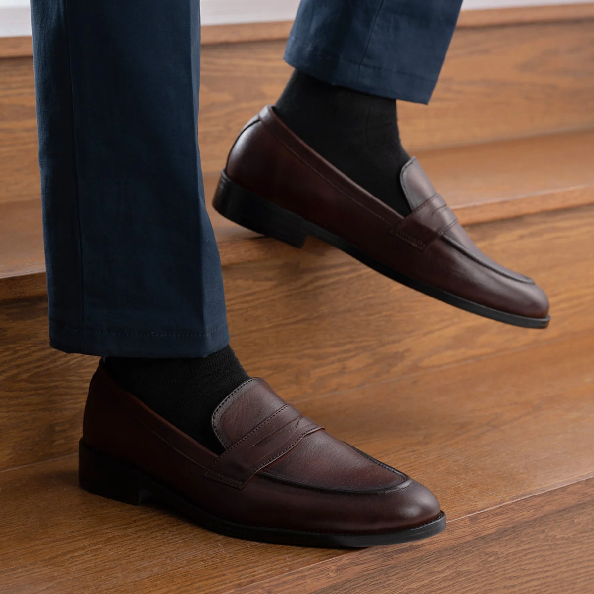 Orlaven Baxton Burnished بني أحذية لوفر جلدية بدون كعب رجالي footwear image 9