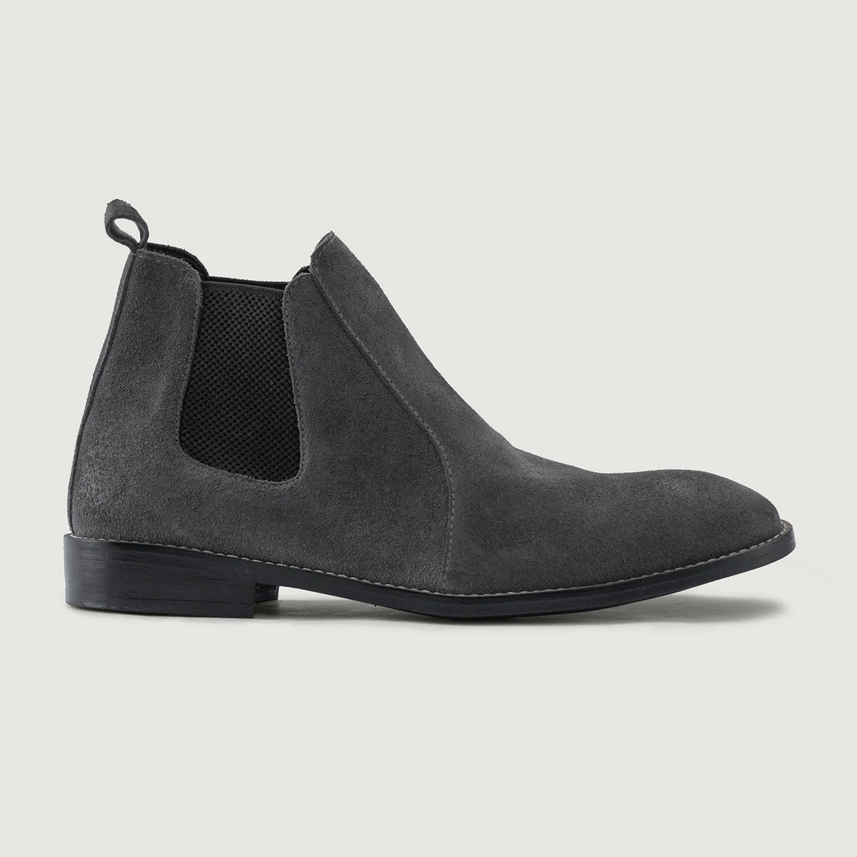 Grey Goatskin Suede Leather Boots - بناء غوديير ويلت المتين وتفاصيل مقدمة الحذاء