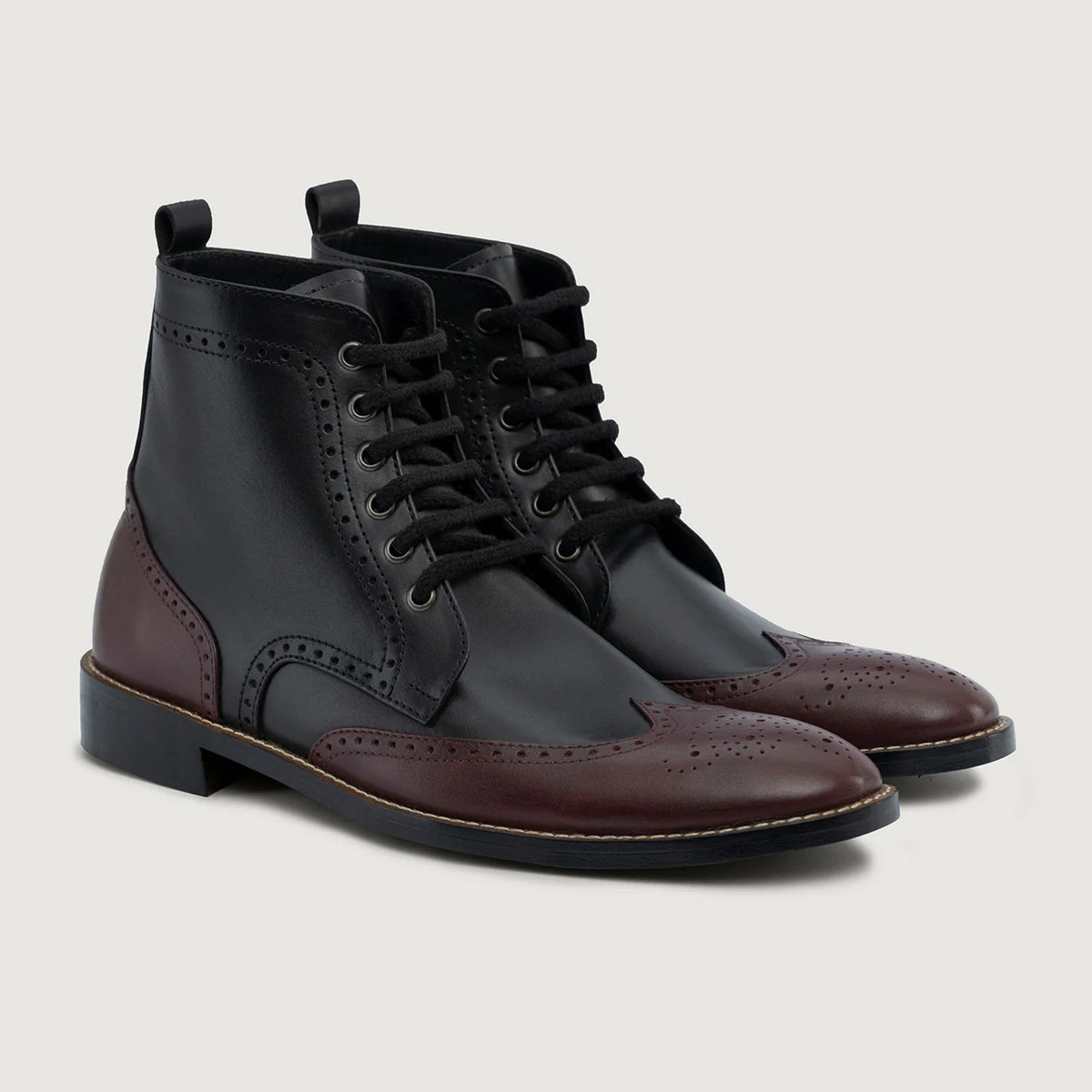 Duster Brogues Derby Maroon Black Leather Boots StudGuard For Men in Black and Maroon Full-Grain Leather - عرض أمامي وقَصّة مفصلة أنيقة | شراء أونلاين عبر المتجر الرسمي