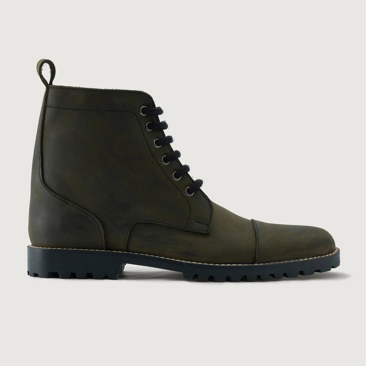 Olive Green Full-Grain leather Boots - بناء غوديير ويلت المتين وتفاصيل مقدمة الحذاء