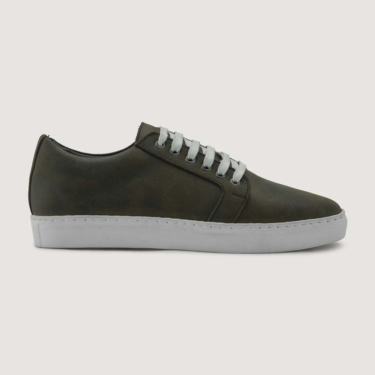 Olive Full-Grain leather Sneakers - بناء غوديير ويلت المتين وتفاصيل مقدمة الحذاء