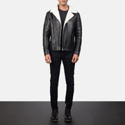 Close-Up Detail of Notch &amp; Zipper Hardware on Men's Alberto White Shearling أسود جاكيت جلد رجالي