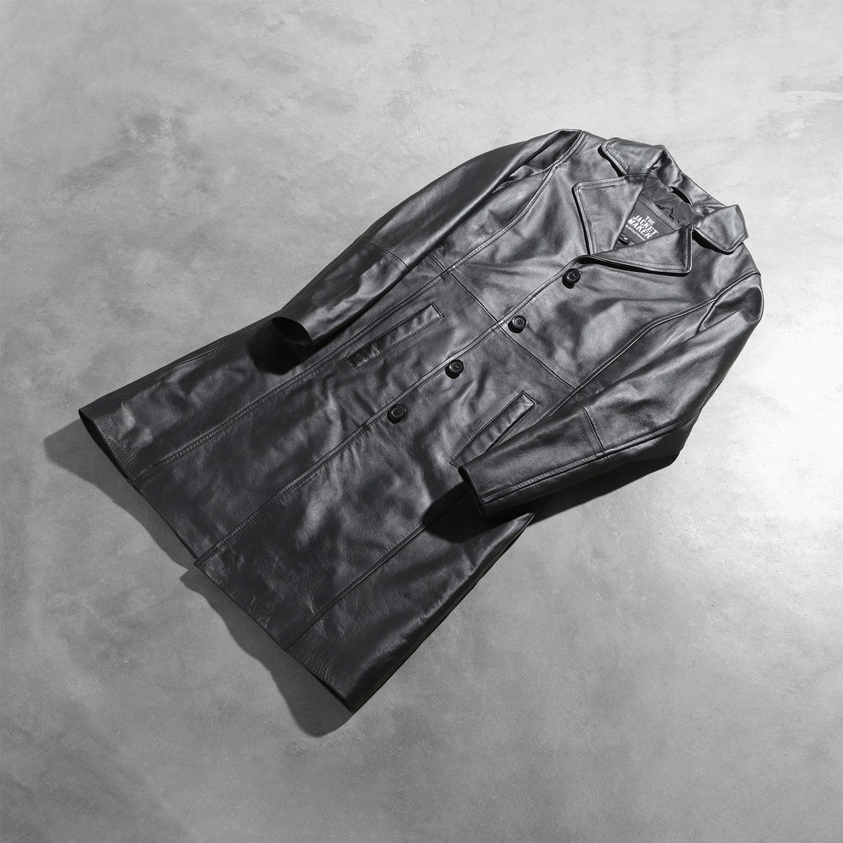 Styled Fit Perspective of Women's Alexis أسود Single Breasted معطف جلد نسائي on Model - Natural Daylight Drape