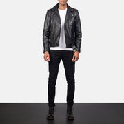 
Allaric Alley Black Leather Biker Jacket - عرض جانبي يوضح قَصّة الأكمام المريحة