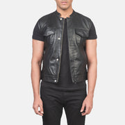 
Atlas Moto أسود صديري جلد رجالي in Black Sheepskin Leather - عرض أمامي وقَصّة مفصلة أنيقة | شراء أونلاين عبر المتجر الرسمي