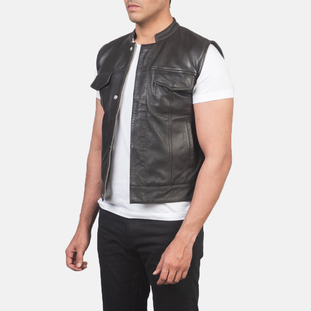 
Brown Sheepskin Leather Biker Jacket - عرض خلفي يوضح تفصيل الأكتاف المتقن والحاشية النظيفة