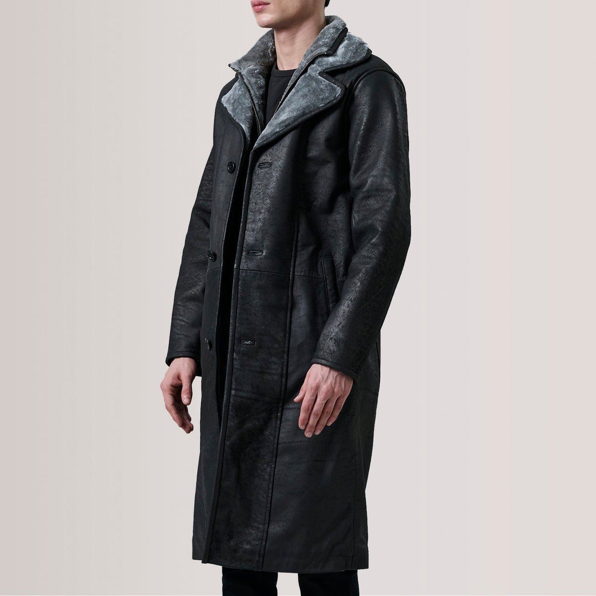 Cai Distressed أسود Leather Shearling معطف جلد رجالي For Men - Lateral Side Profile View Showing Sleeve Cut &amp; Athletic Taper Fit