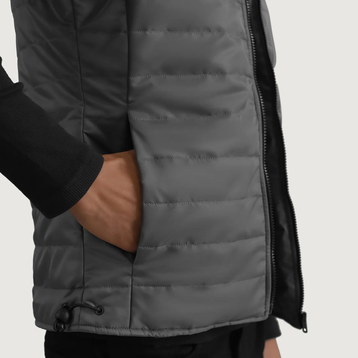 
عرض البطانة الداخلية Showing Quilted Viscose Lining & جيبان داخليان عمليان