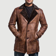 
Cinnamon Distressed Leather Fur معطف جلد فاخر رجالي - عرض جانبي يوضح قَصّة الأكمام المريحة