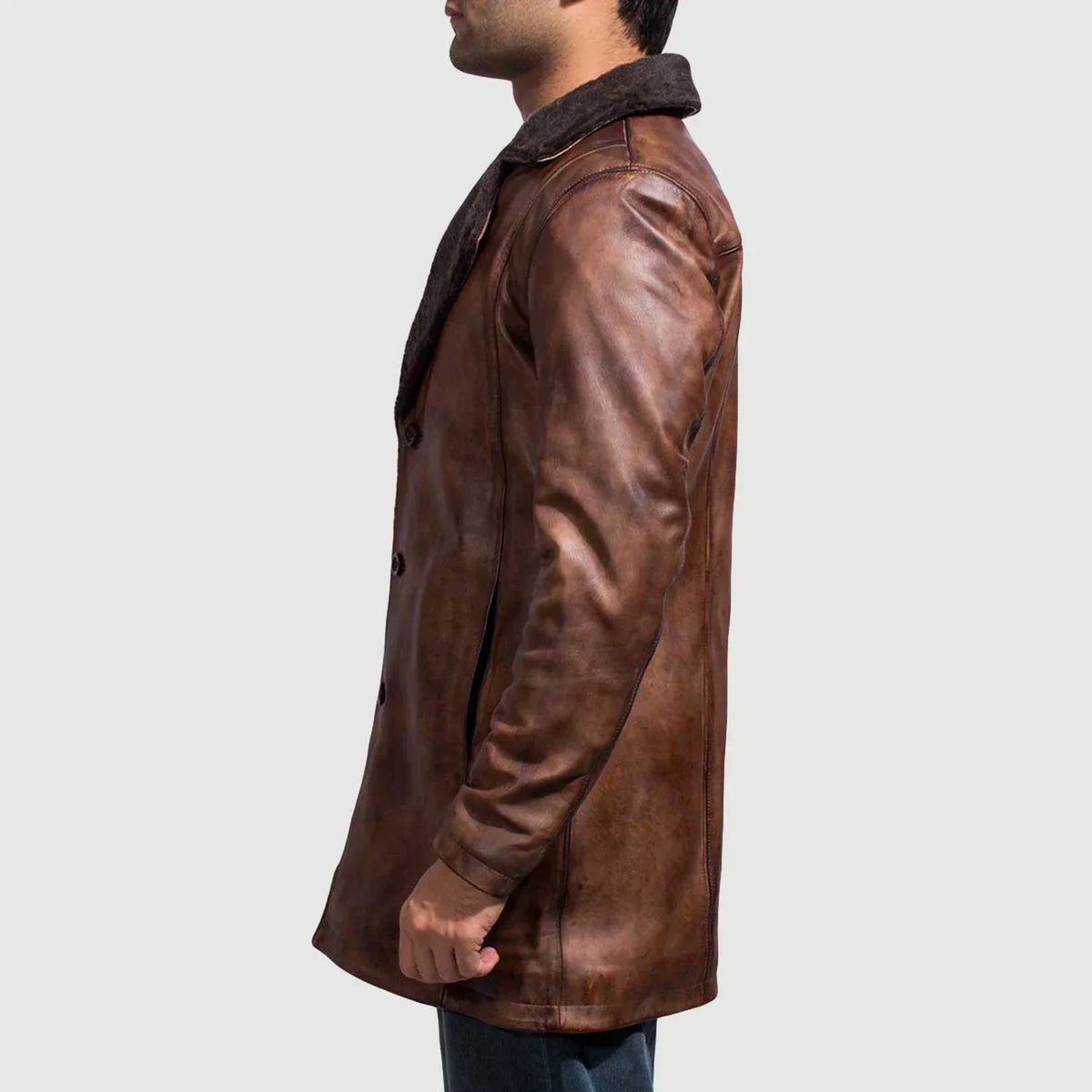 
تفاصيل مقربة of Notch & Button Hardware on Cinnamon Distressed Leather Fur معطف جلد فاخر رجالي