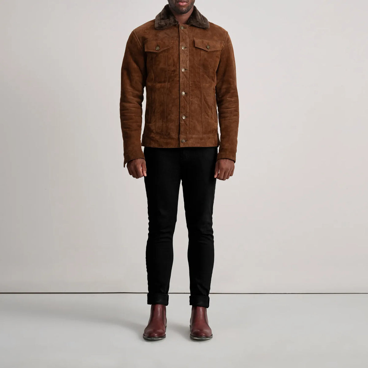Dallis بني Suede Shearling Trucker جاكيت جلد رجالي - Lateral Side Profile View Showing Sleeve Cut &amp; Athletic Taper Fit