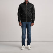 Close-Up Detail of Varsity &amp; Zipper Hardware on Danson مبطن أسود Varsity جاكيت جلد رجالي