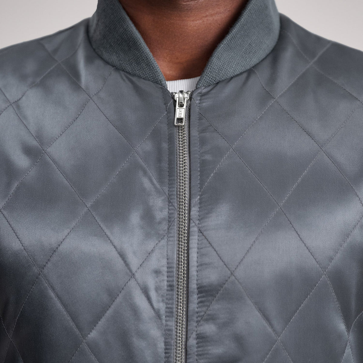 
عرض البطانة الداخلية Showing Polyester Lining & جيبان داخليان عمليان