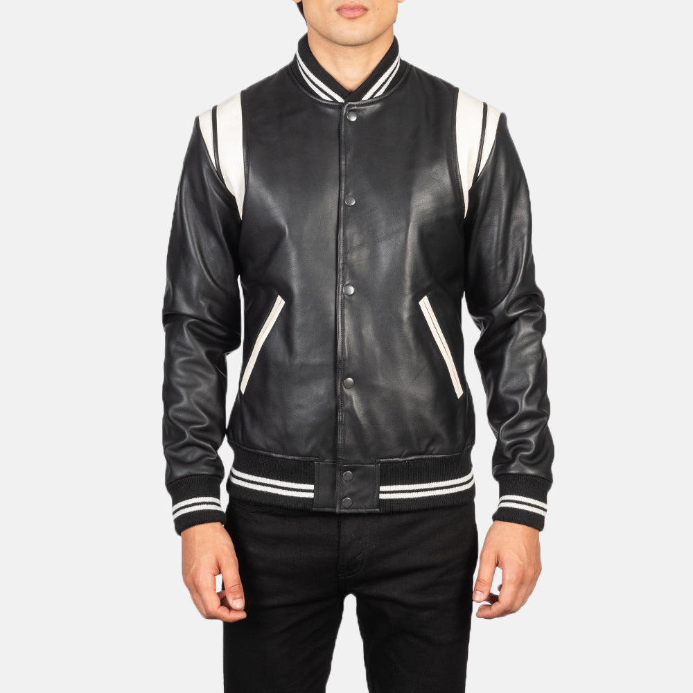 Close-Up Detail of Varsity &amp; Snap Buttons Hardware on Men's Dantee أسود Leather Varsity جاكيت جلد رجالي