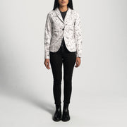 Close-Up Detail of Notch &amp; Button Hardware on Women's Donna Blake White بليزر جلد نسائي