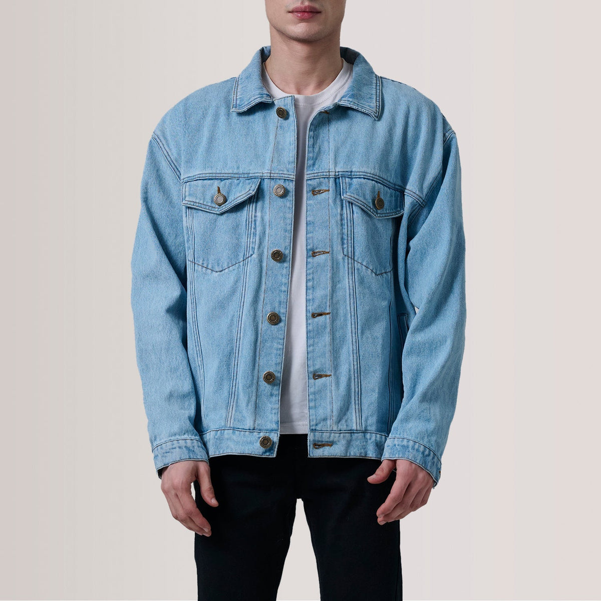 Eddie Light أزرق Oversized Denim Trucker جاكيت جلد رجالي For Men in Light Blue Full-Grain Leather - Front Profile View &amp; Tailored Silhouette | Buy Online