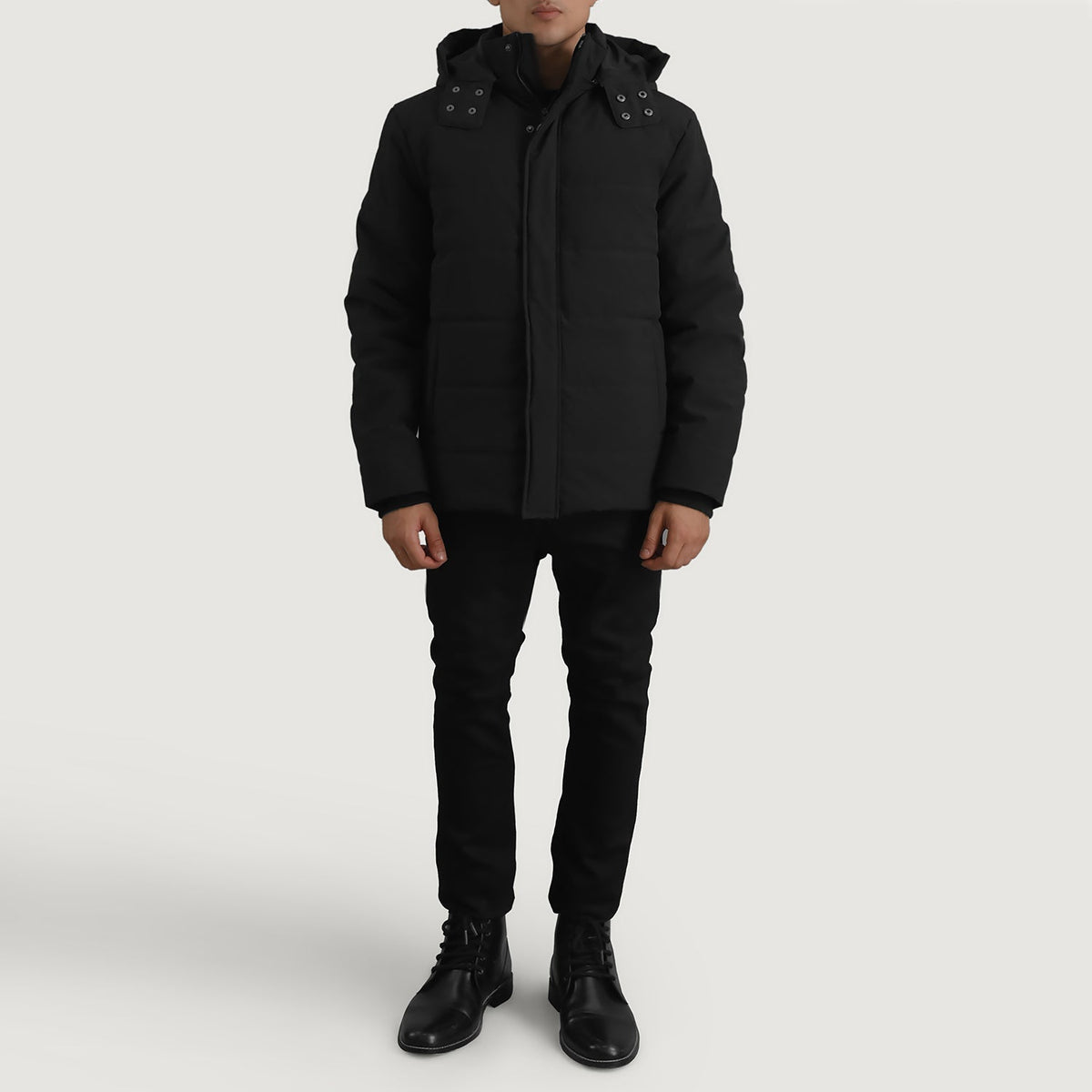 Close-Up Detail of Classic Collar &amp; Zipper With Placket. Hardware on Exton أسود Hooded Down Puffer جاكيت جلد رجالي