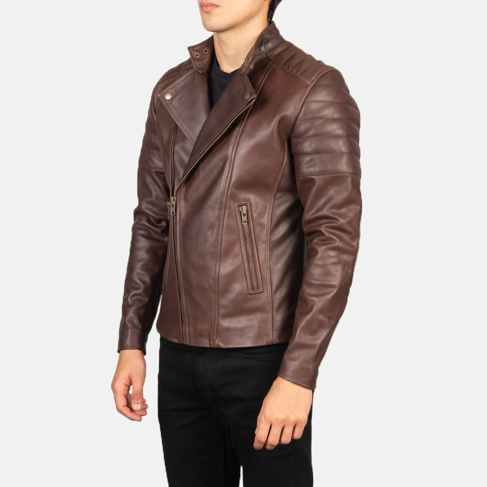 
مظهر الارتداء على موديل لـ  Faisor Mocha Suede Biker Jacket على عارض أزياء - انسيابية طبيعية في ضوء النهار