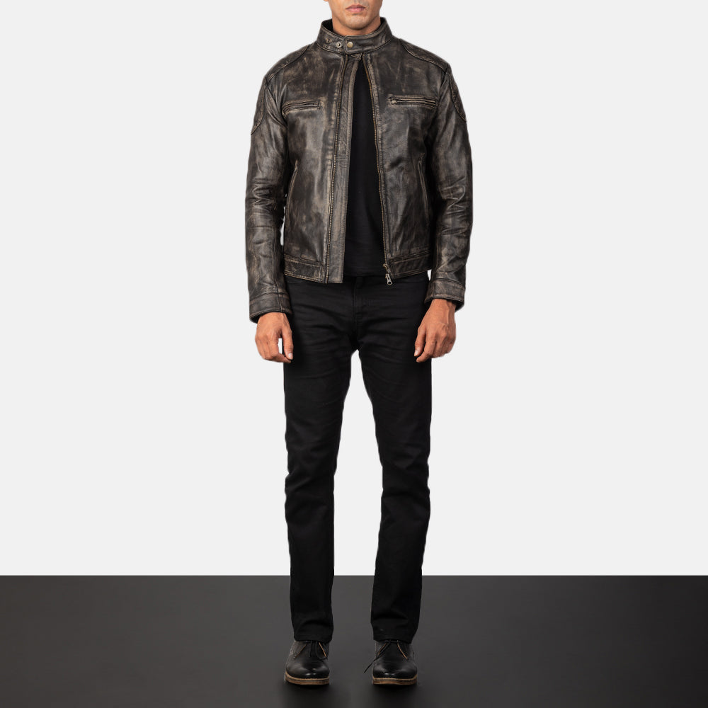 
تفاصيل مقربة of Band with snap buttons & Zipper Hardware on Gatsby Quilted Distressed Brown Leather Jacket