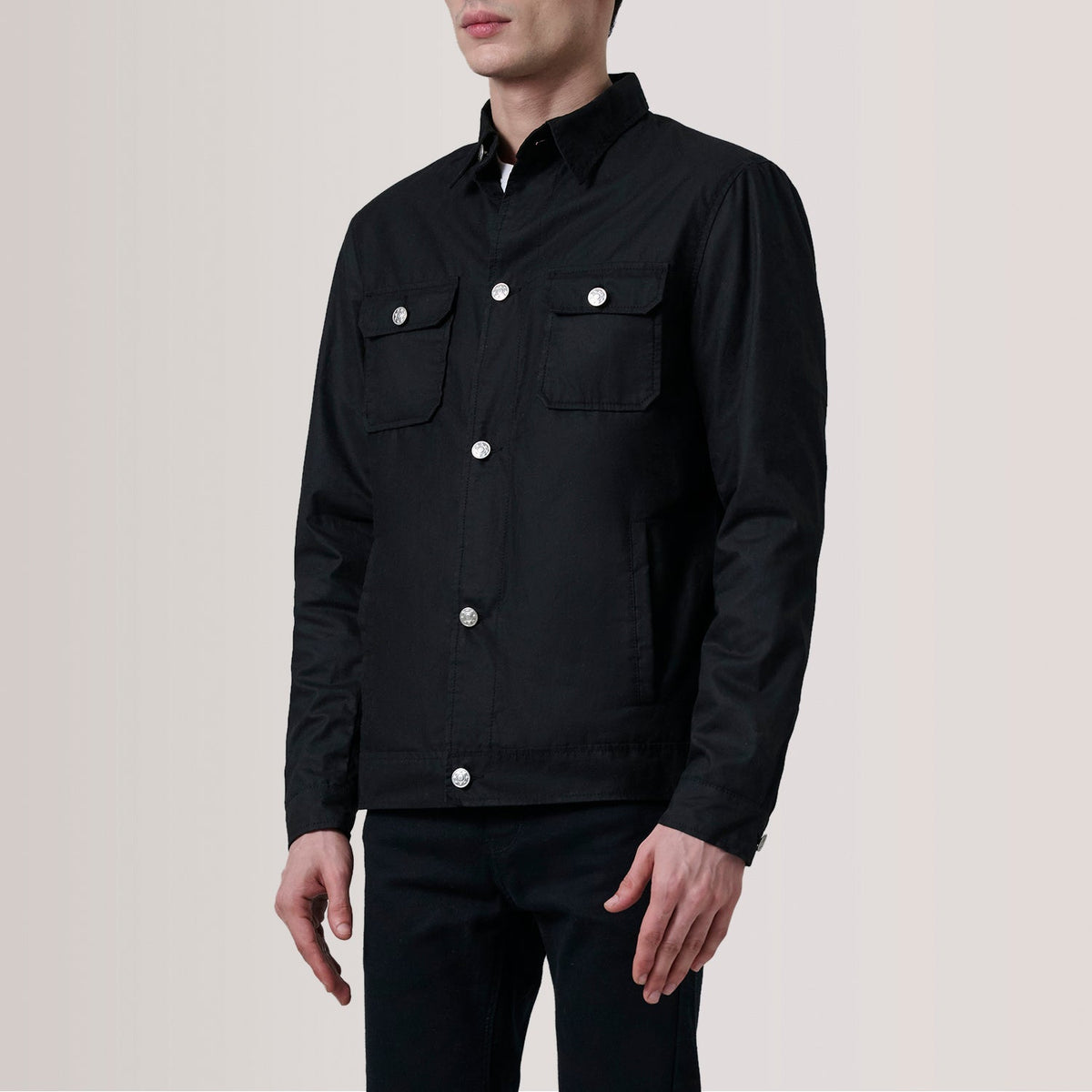 Irwin أسود Waxed Canvas Field جاكيت جلد رجالي For Men - Lateral Side Profile View Showing Sleeve Cut &amp; Athletic Taper Fit