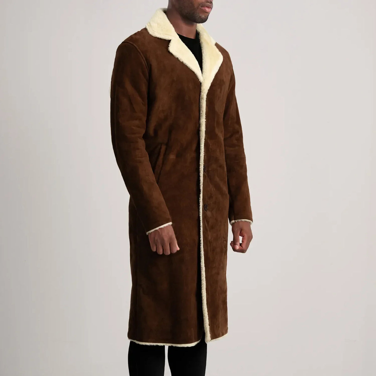 
Brown Goatskin Suede Aviator Jacket - عرض خلفي يوضح تفصيل الأكتاف المتقن والحاشية النظيفة