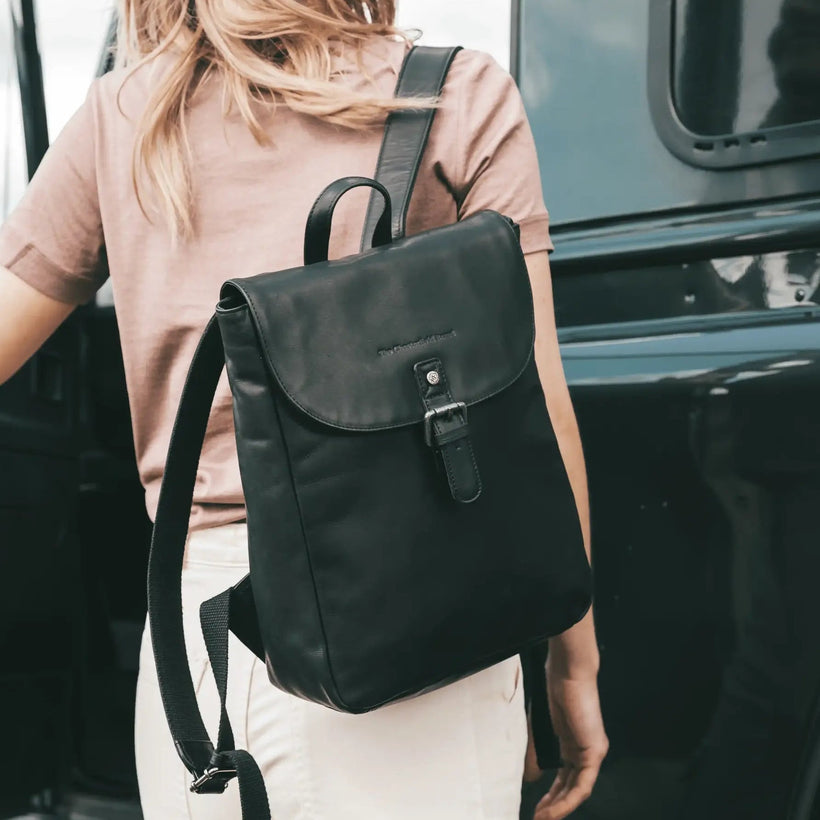 Vermont Full-Grain Leather Backpack نسائي