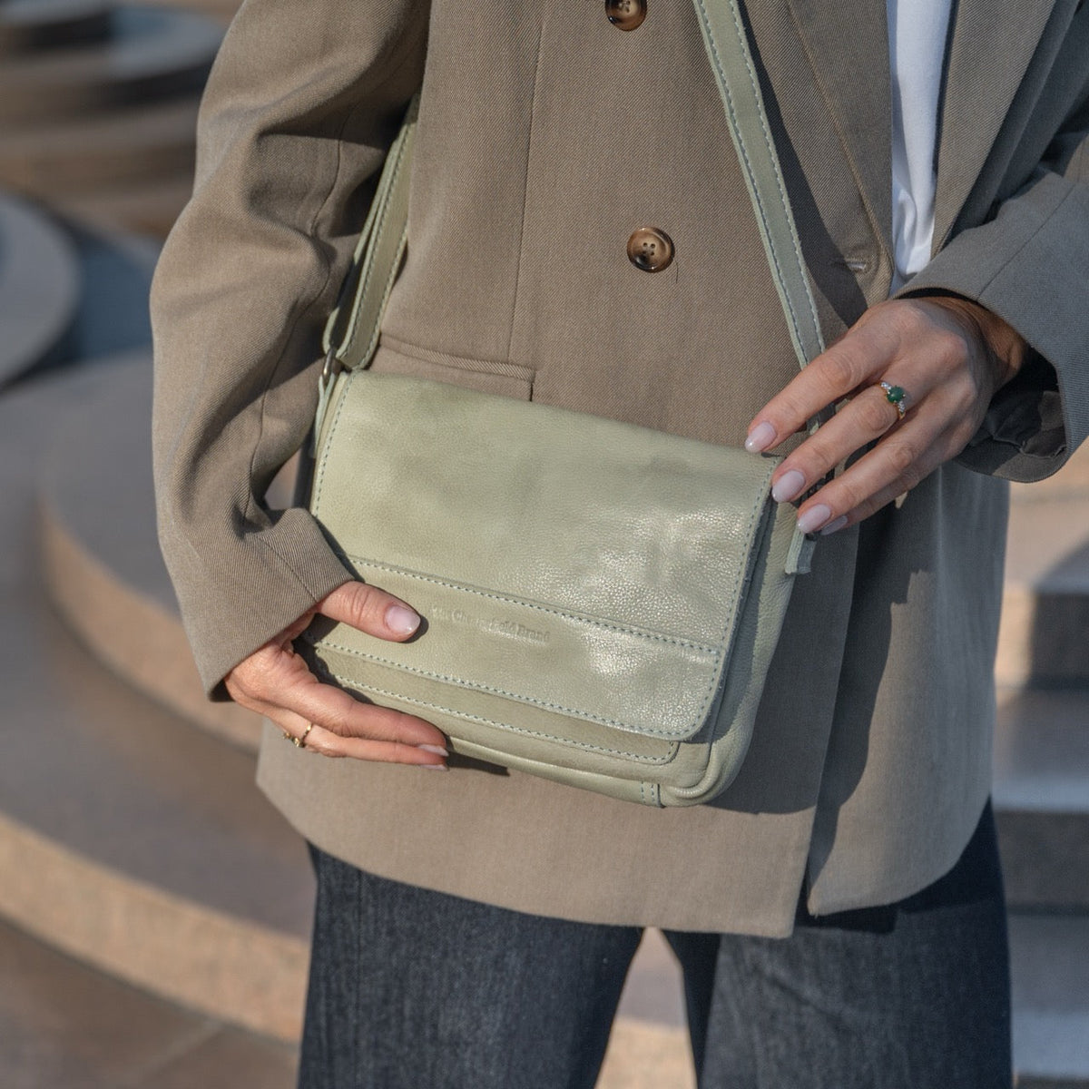 Ann Full-Grain Leather Crossbody Bag نسائي – alternate product view 2