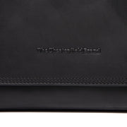 
Classic 100% Full-Grain leather Bag - عرض خلفي يوضح أحزمة الجلد المقواة والخياطة المتقنة