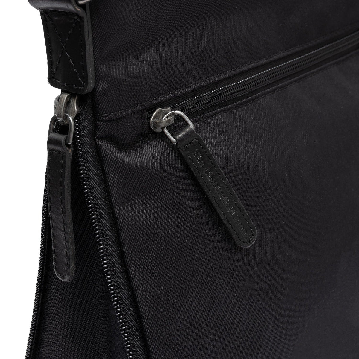
Classic 100% Full-Grain leather Bag - عرض خلفي يوضح أحزمة الجلد المقواة والخياطة المتقنة