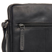 
Solid Antique Brass Hardware & Heavy-Duty Dual Zipper Detail on Montira حقيبة كروس جلدية