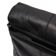 
عرض البطانة الداخلية Showing Dedicated Padded Laptop Sleeve & Multi-Compartment Organization